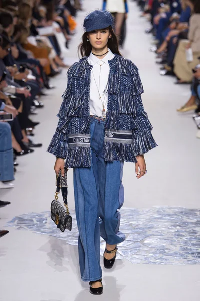Look 8